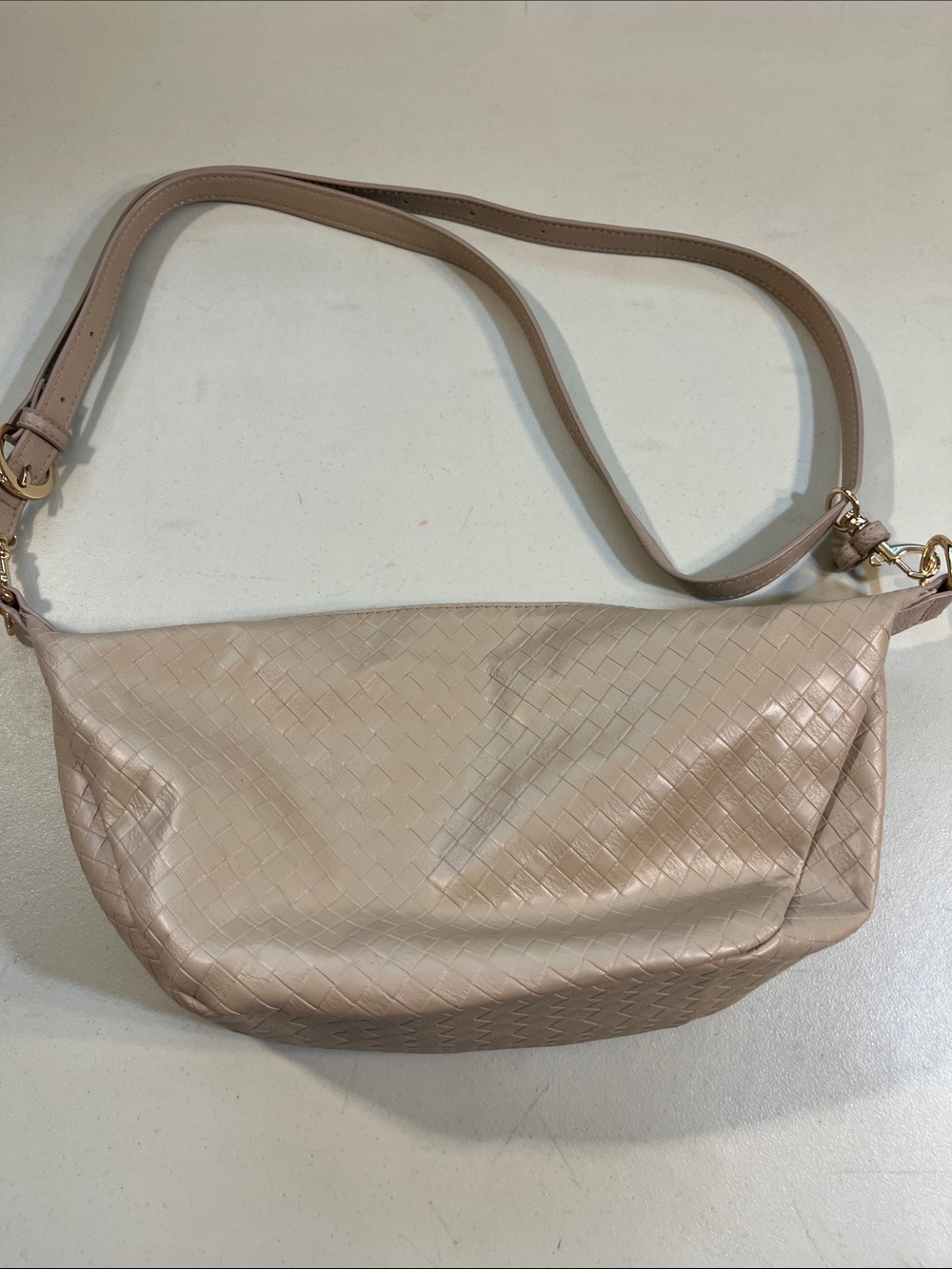 Universal Thread Woven Crossbody Bag in Light Taupe - Picture 2 of 3